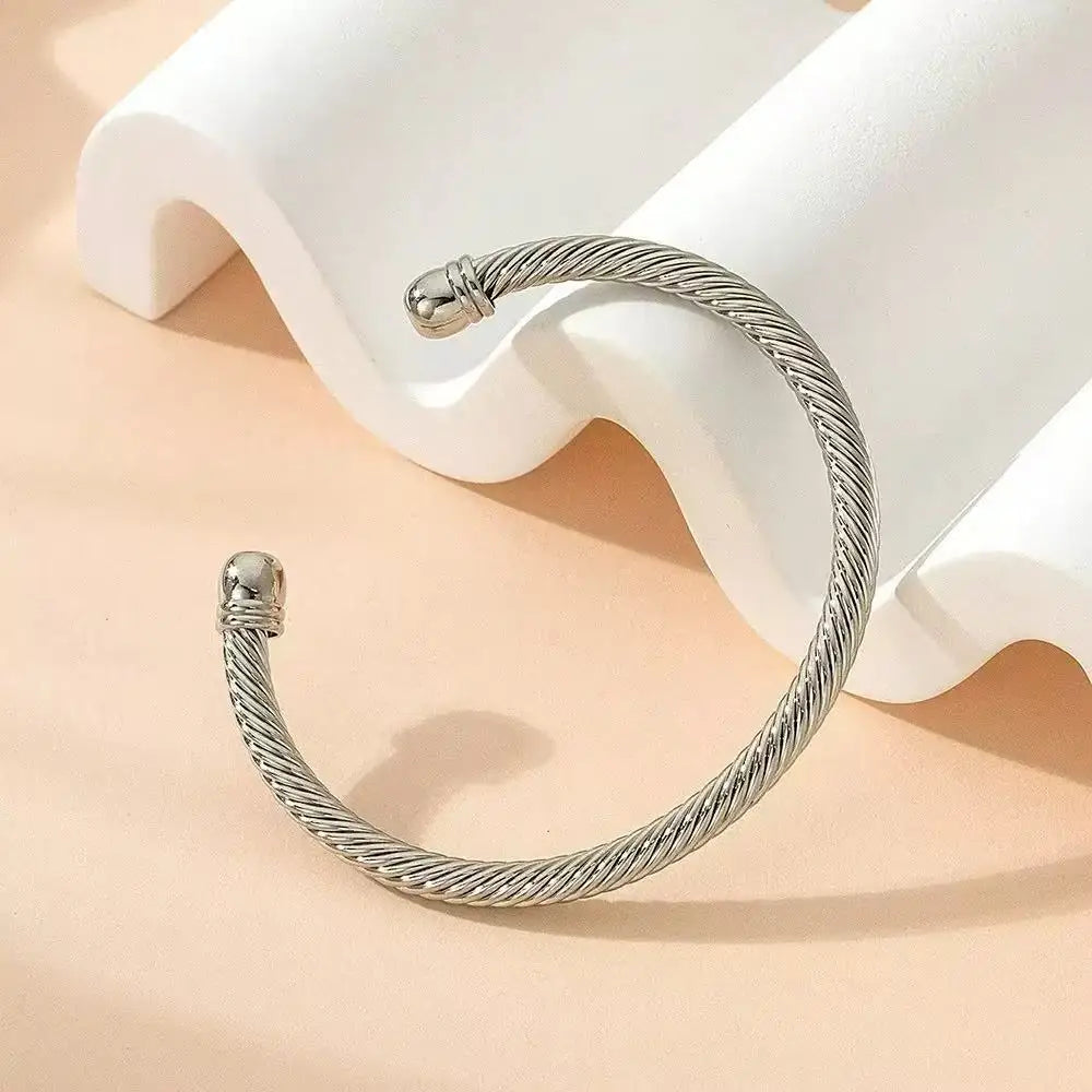 Vireo Leaf Twist Bracelet