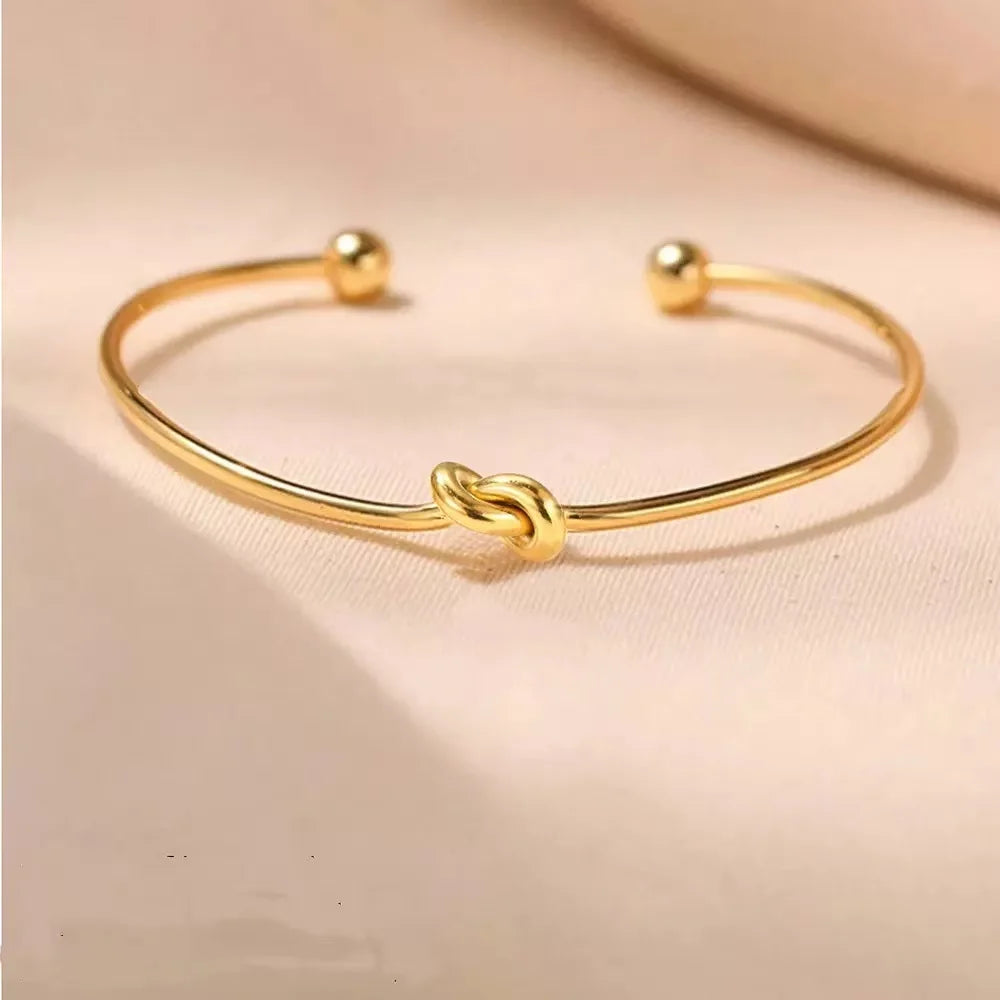 Vireo Leaf Twist Bracelet