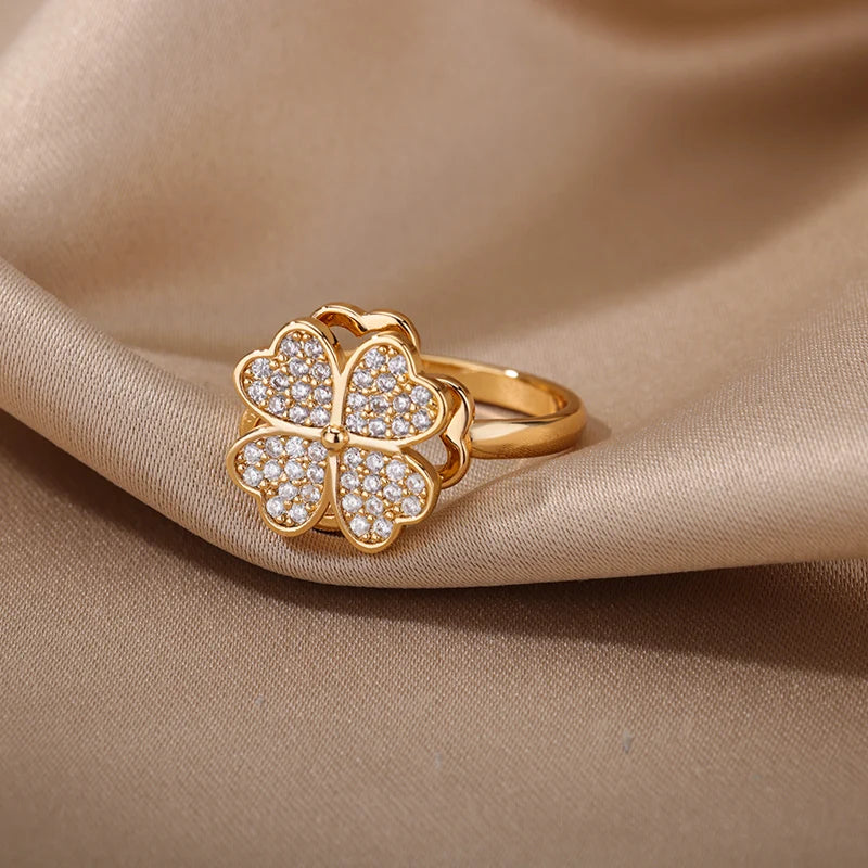 AuraSpin Clover Ring