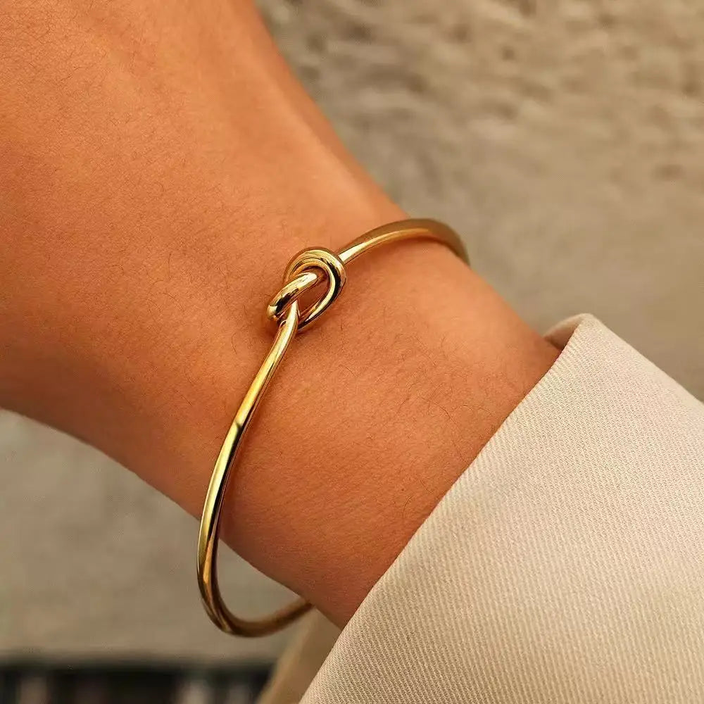 Vireo Leaf Twist Bracelet