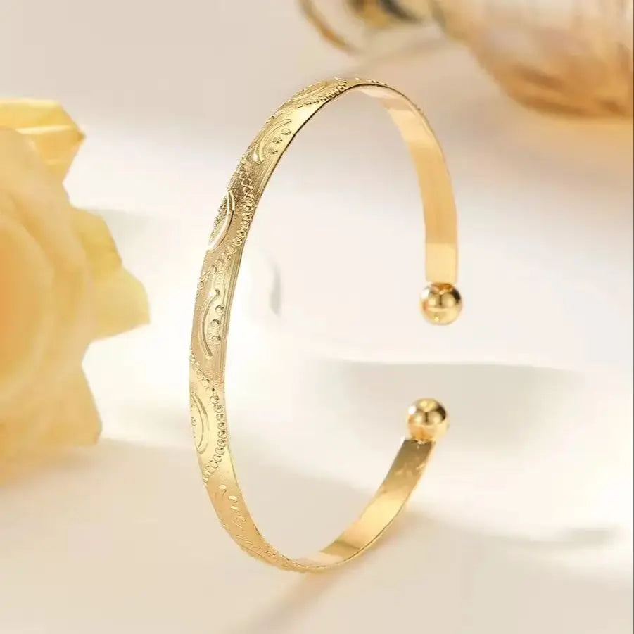 Vireo Leaf Twist Bracelet