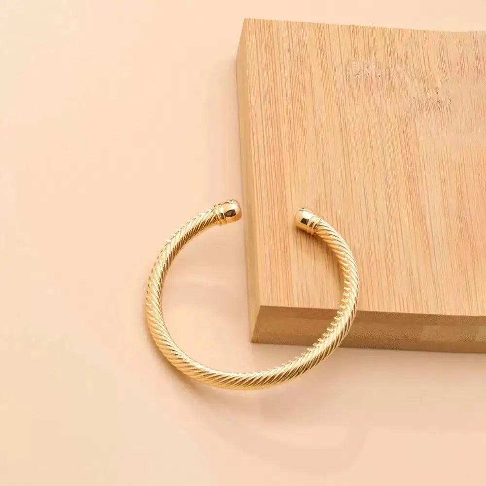 Vireo Leaf Twist Bracelet
