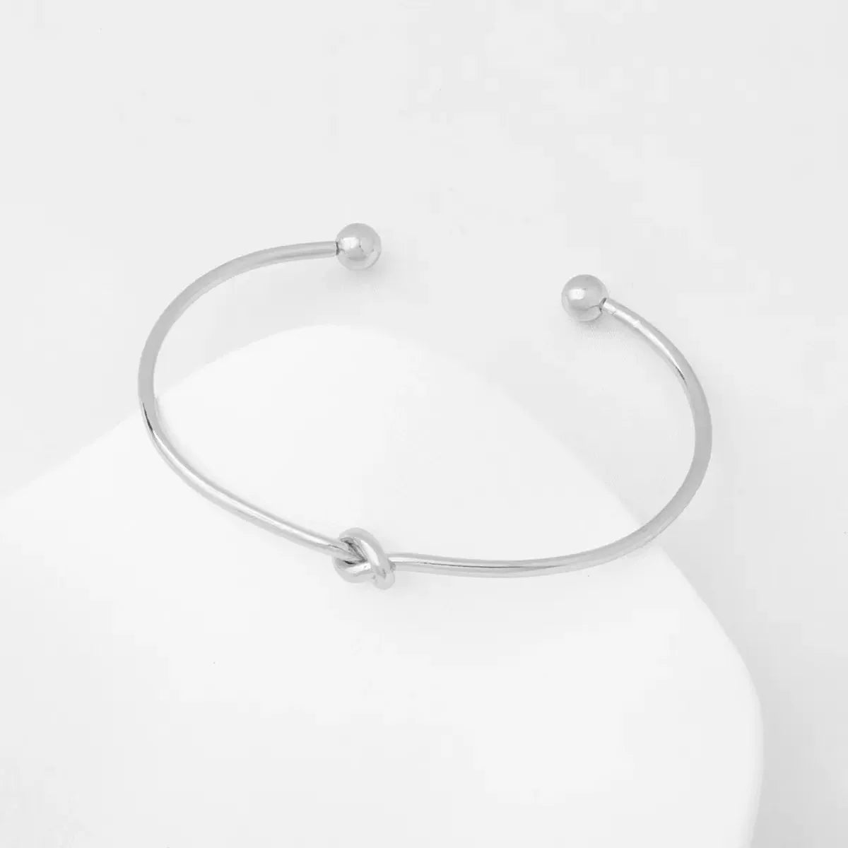 Vireo Leaf Twist Bracelet