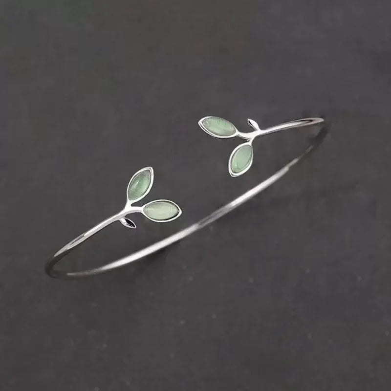 Vireo Leaf Twist Bracelet